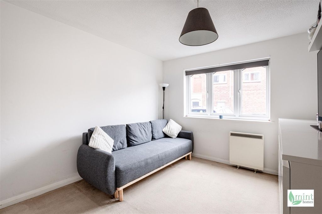 Property photo 2 of 8 Watermark - 16 Foundry Mews-3.Jpg