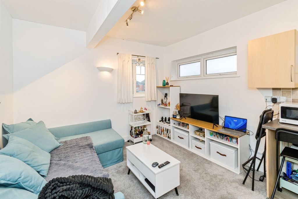 Property photo 2 of 9