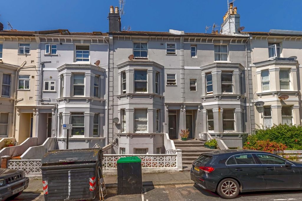 Property photo 1 of 14 Lansdowne St_13.Jpg