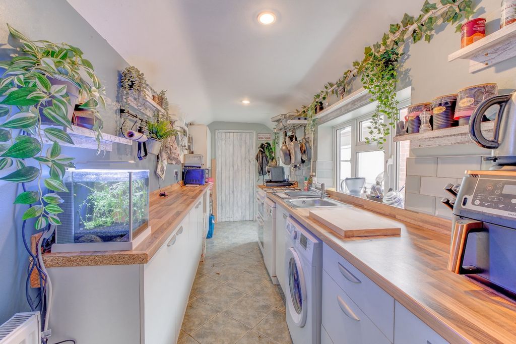 Property photo 2 of 11 Picture No. 10