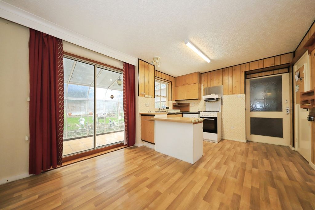 Property photo 3 of 12 Kitchen/Diner