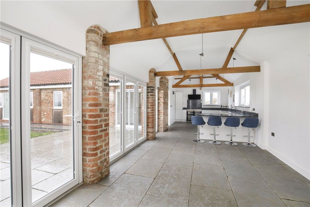 Property photo 3 of 25 Picture No. 11