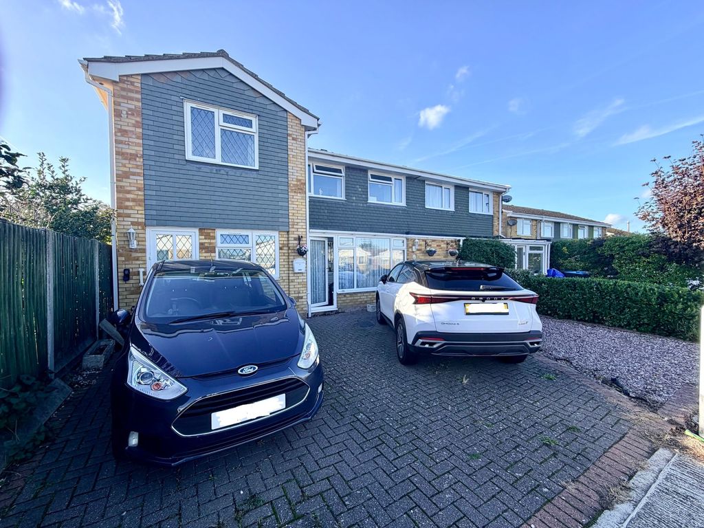 Property photo 1 of 32