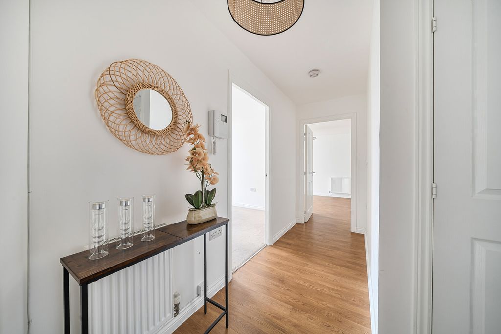 Property photo 3 of 16 Hallway