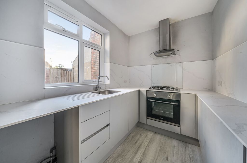 Property photo 3 of 12 1358138-12-68cd87...