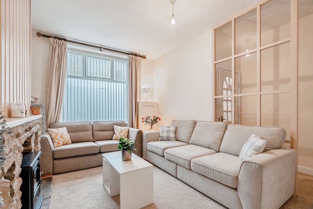 Property photo 3 of 20 Pbox-Img.Jpg