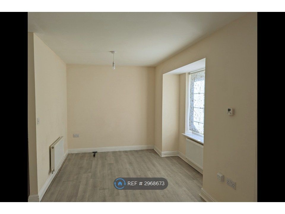 Property photo 3 of 12 Dining Area