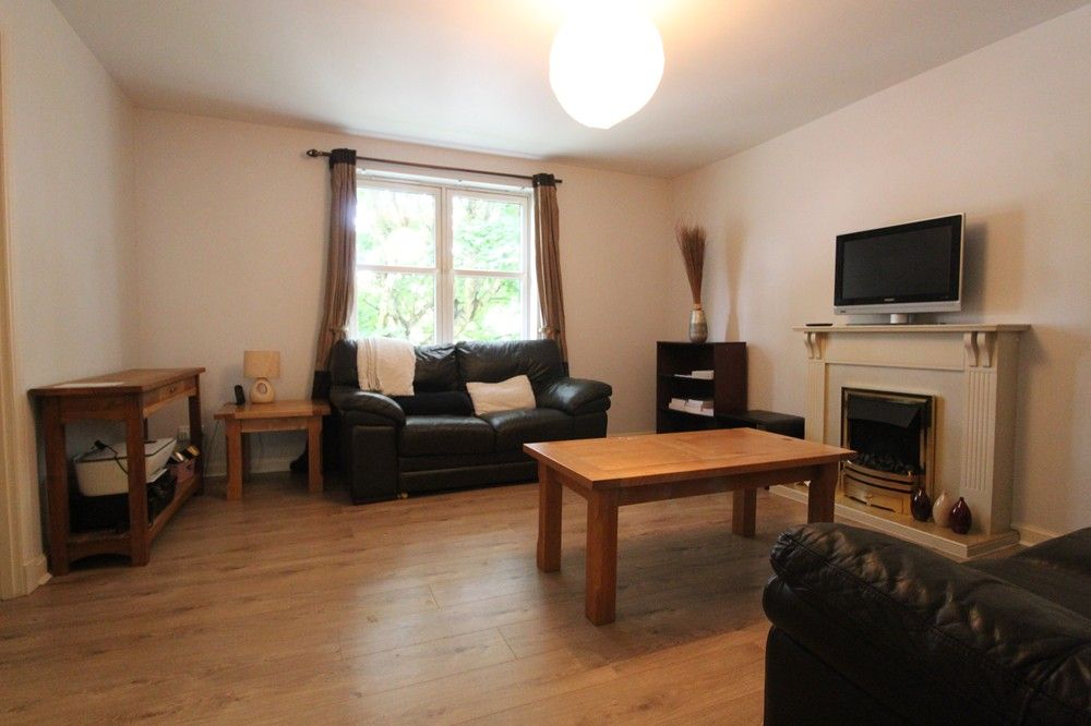 Property photo 1 of 8 Lounge