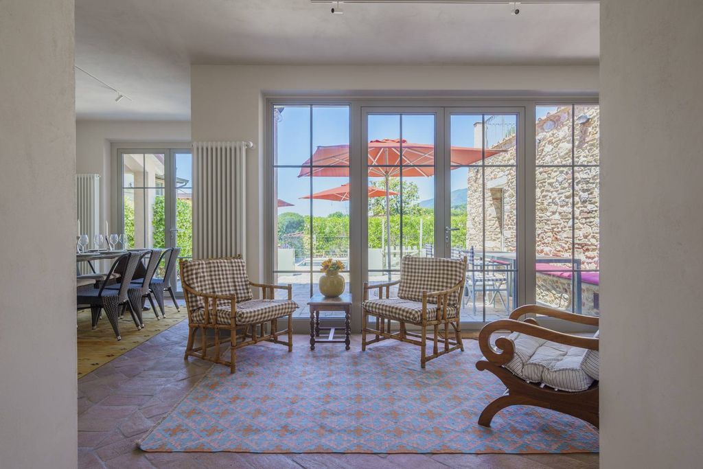 Property photo 1 of 25