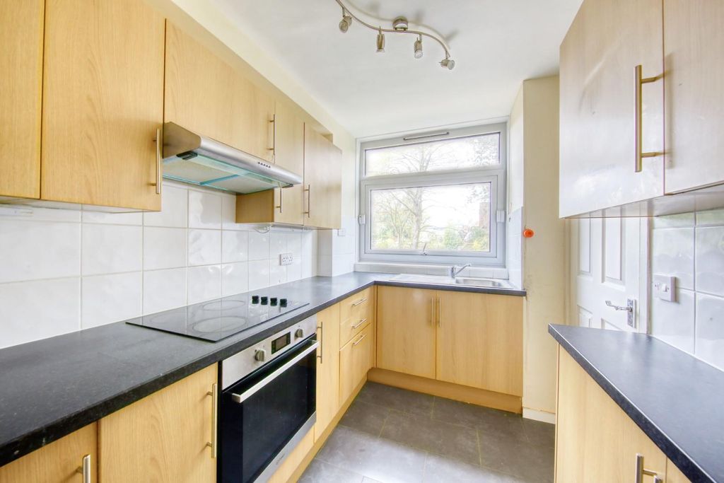 Property photo 2 of 8 3_Cotman_Close_Westleigh_Avenue_Image4_19537_4.Jpg