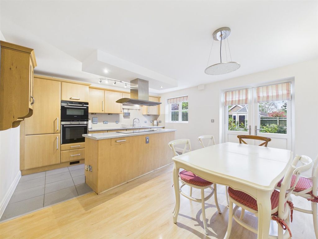 Property photo 2 of 16 Cam02435G0-Pr0222-Still017.Jpg