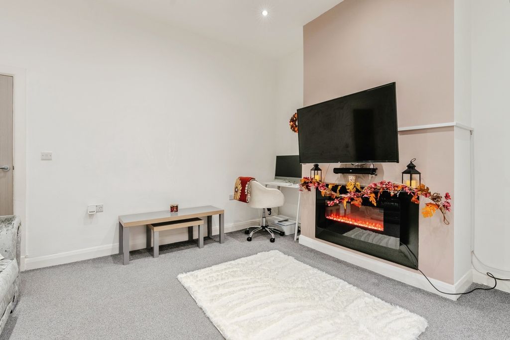Property photo 2 of 14 Pbox-Img.Jpg