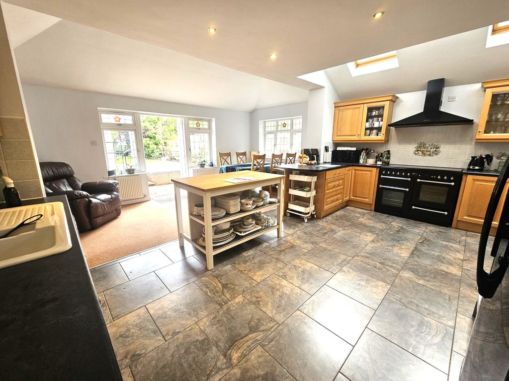 Property photo 2 of 23 Living Kitchen Diner 4