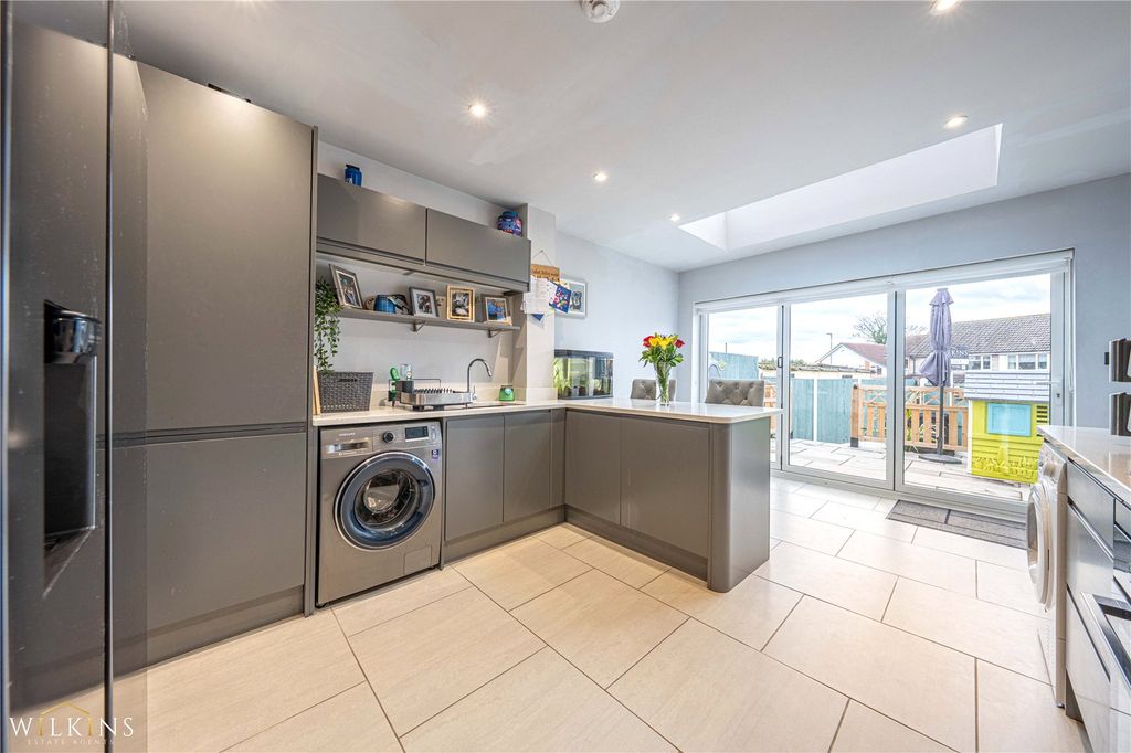 Property photo 2 of 29 Picture No. 12