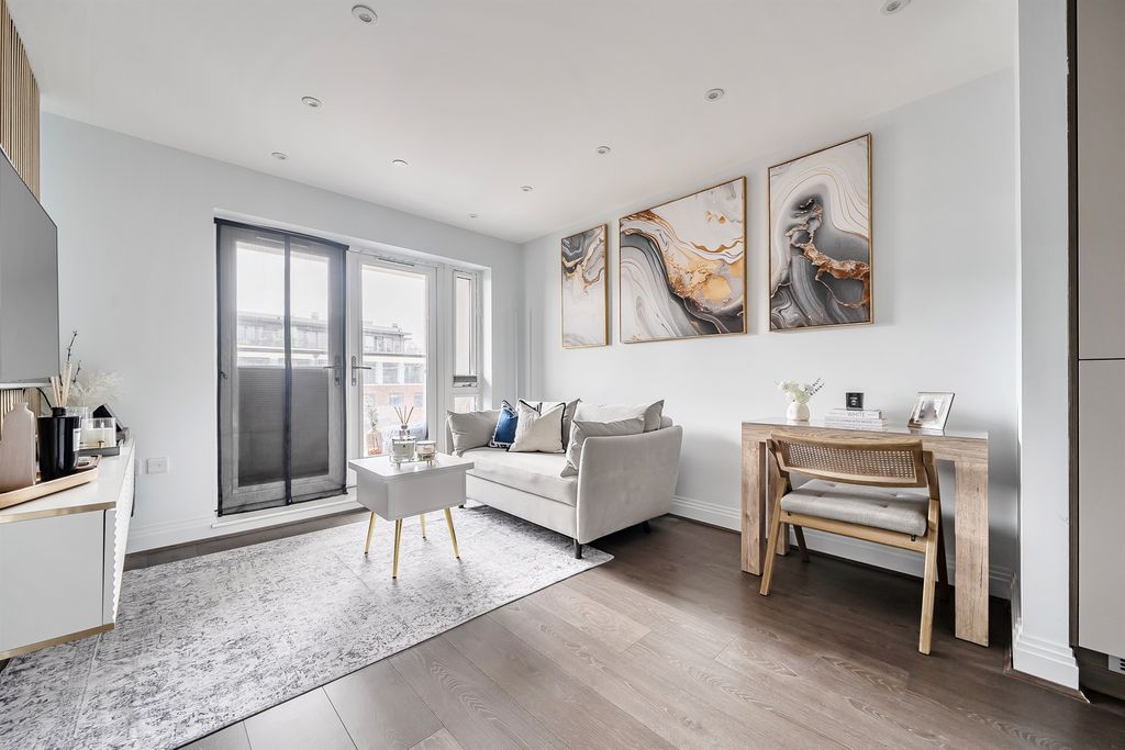 Property photo 3 of 12