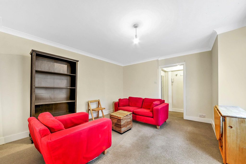 Property photo 3 of 7 Living Room