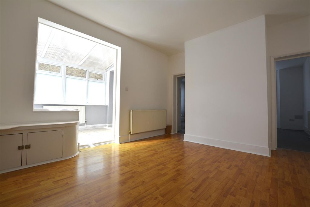 Property photo 3 of 11 Living.Jpg