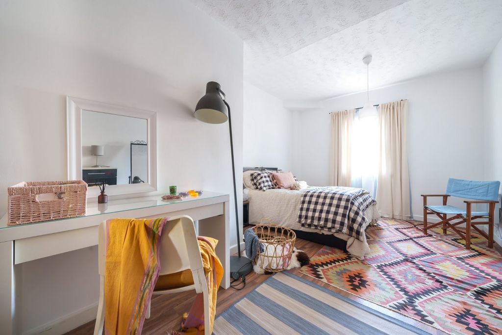 Property photo 2 of 12 Picture No. 11