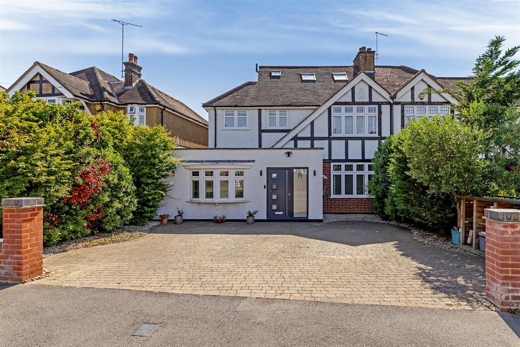 Property photo 1 of 42 8Gurneycourtroad-8.Jpg