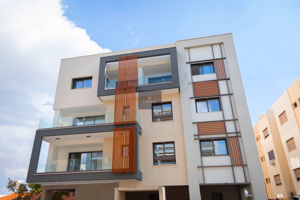 Property photo 1 of 43