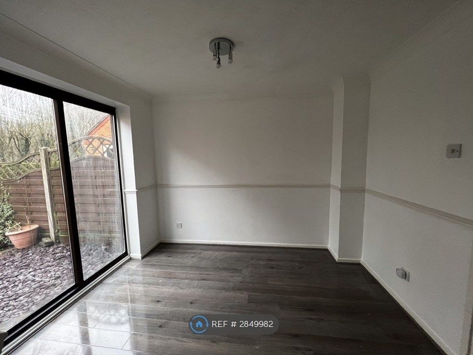 Property photo 3 of 9 Dining