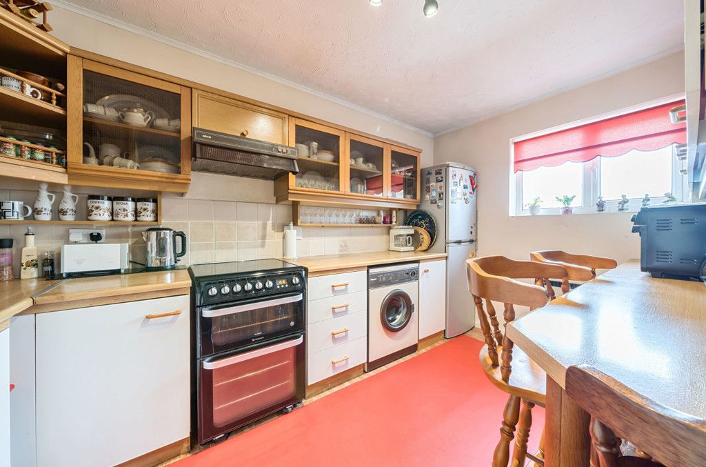 Property photo 3 of 9 Kitchen