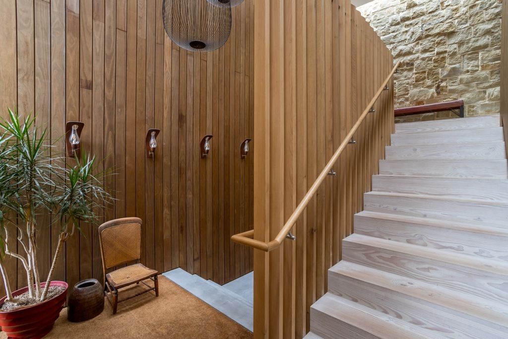 Property photo 3 of 27