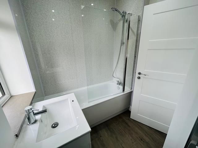 Property photo 3 of 9 Bathroom
