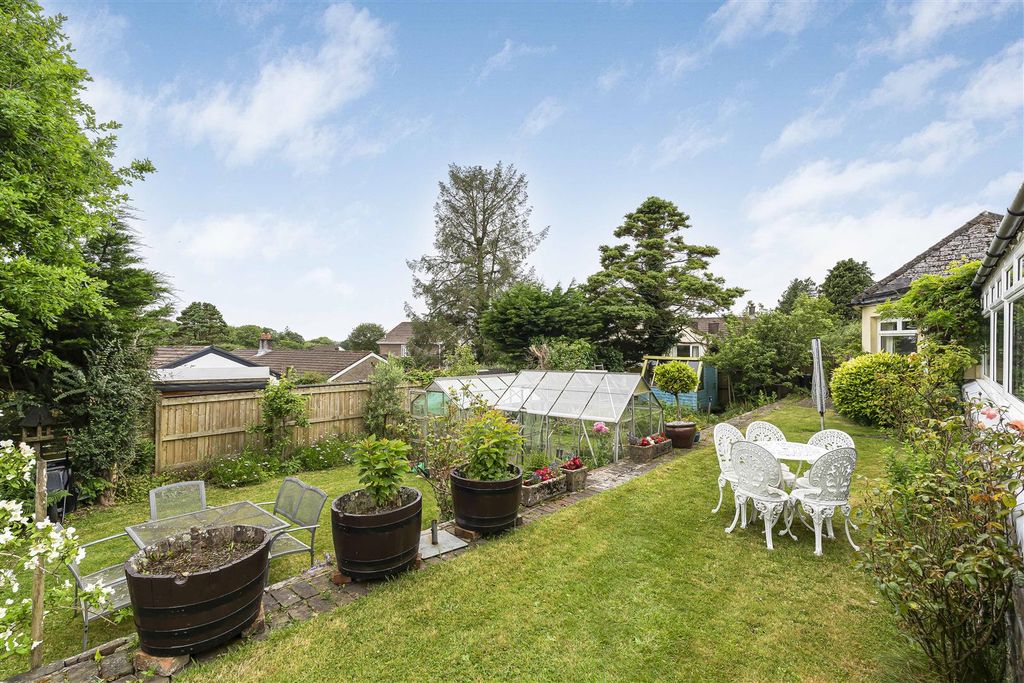Property photo 2 of 28 Gardens And Grounds