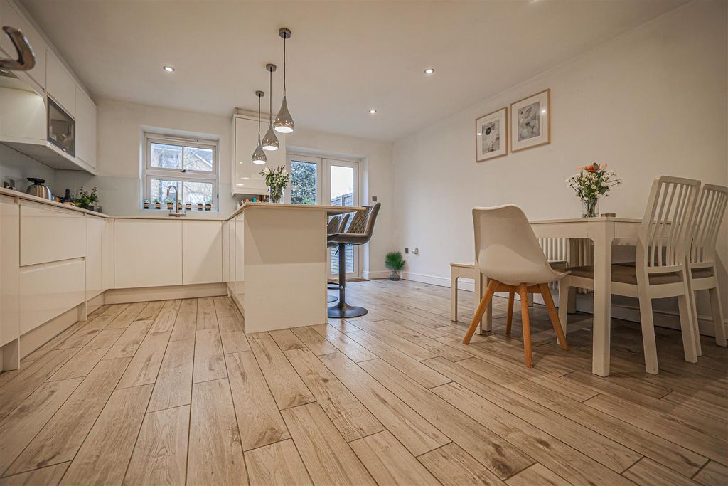 Property photo 3 of 34 980A7395-1.Png