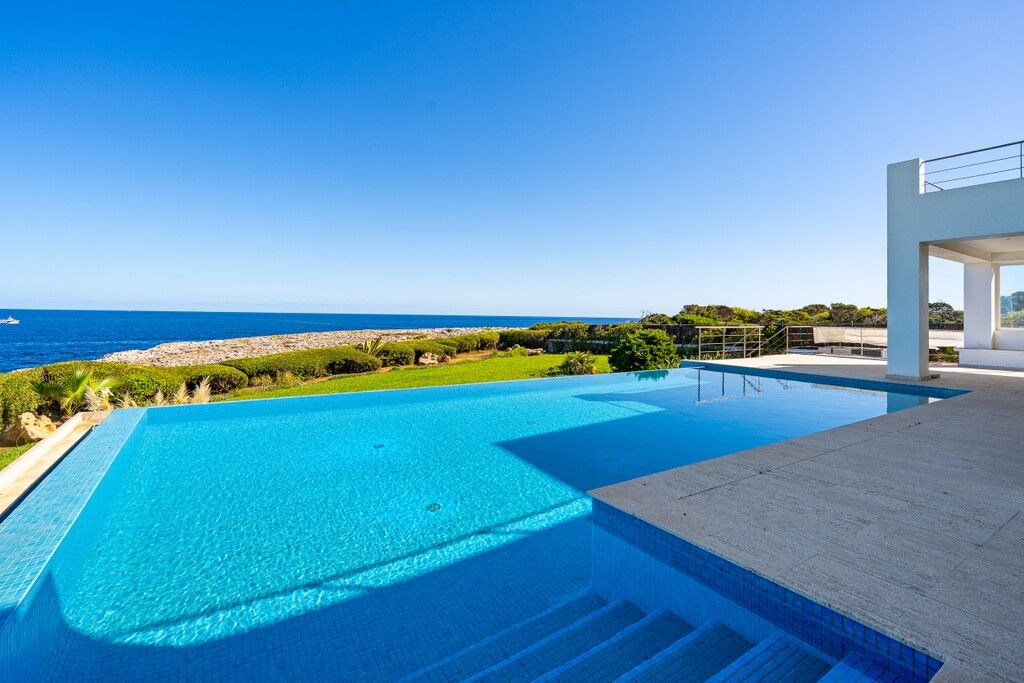 Property photo 3 of 20 Swimming Pool (1).Jpg