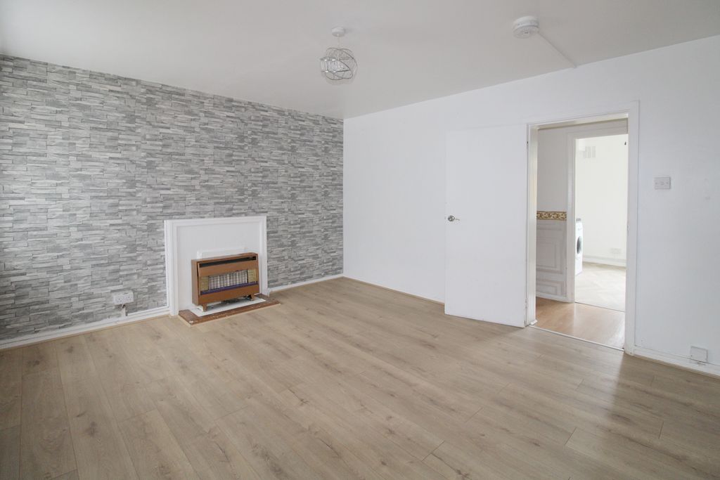 Property photo 2 of 8 Lounge