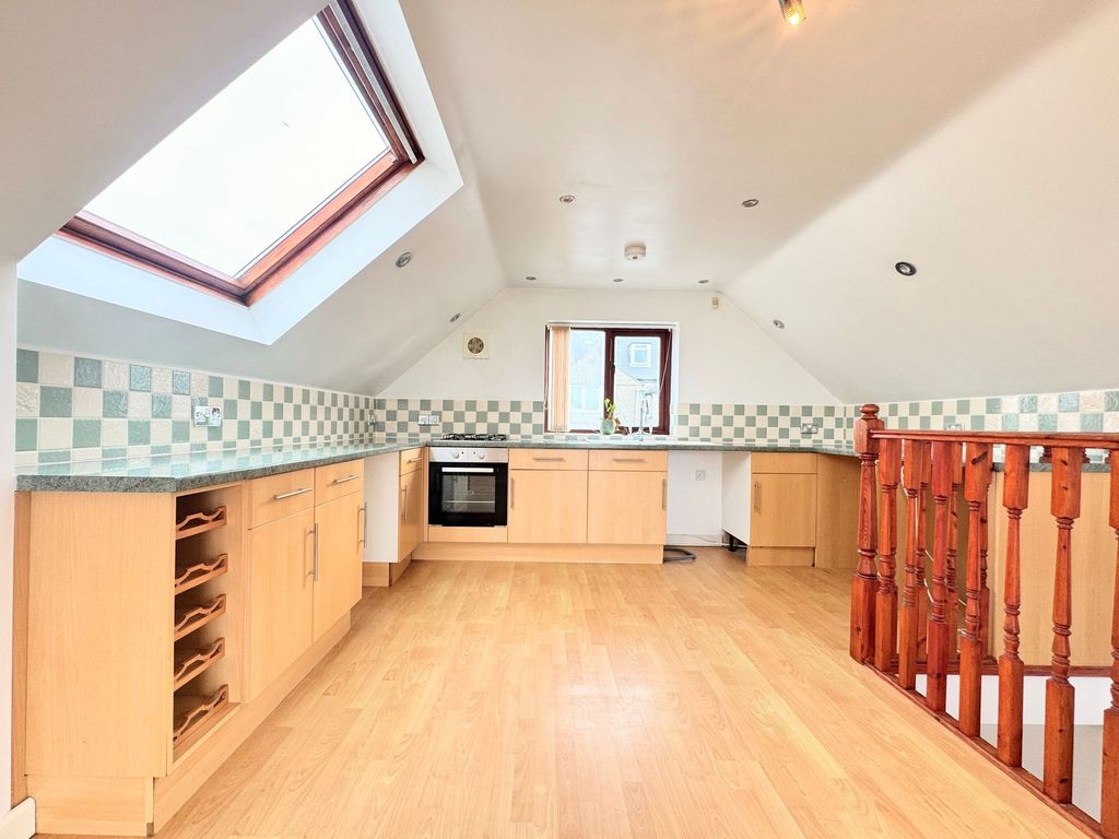 Property photo 3 of 18 Kitchen Area