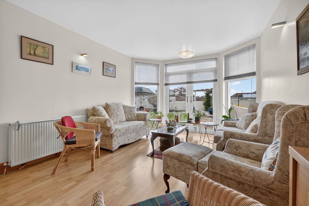 Property photo 2 of 29