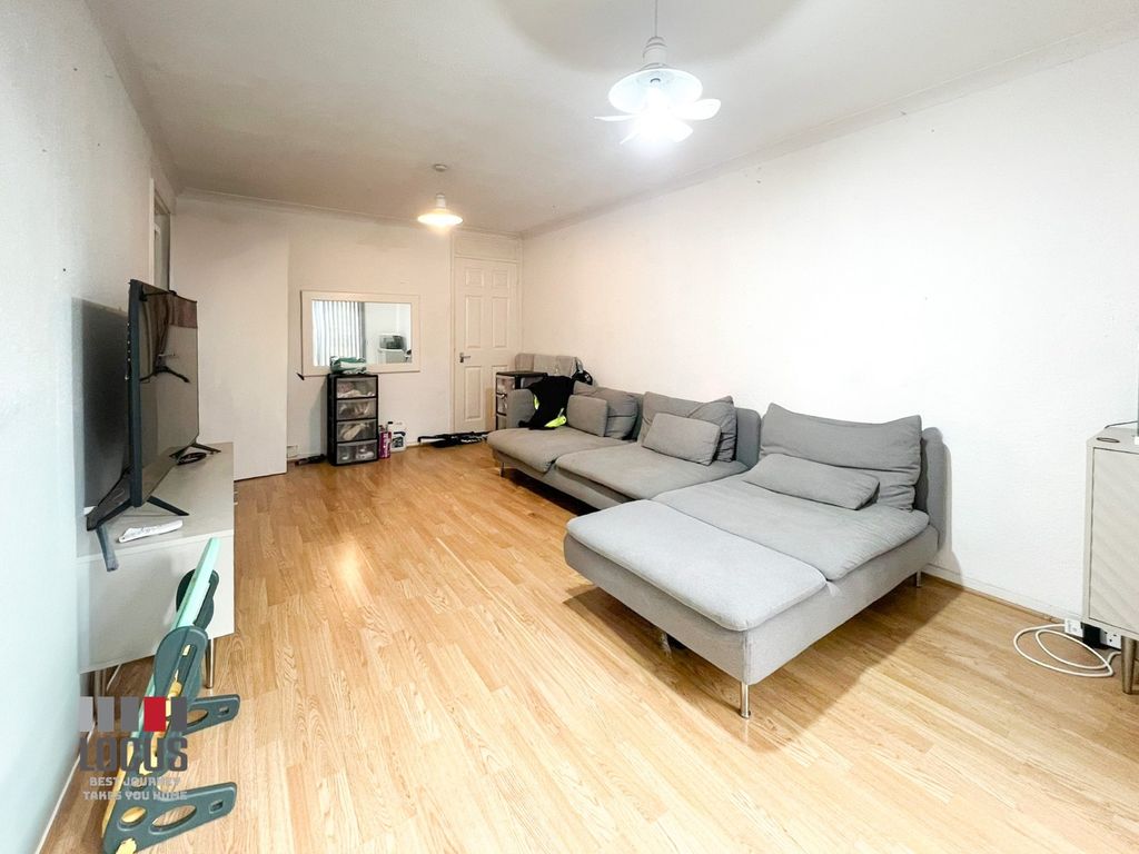 Property photo 1 of 7 Photo 7