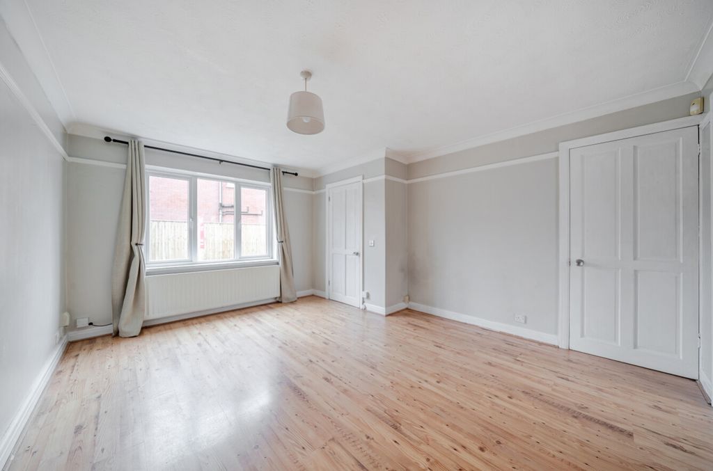 Property photo 3 of 10 1441715-10-69d83A5Dd638c