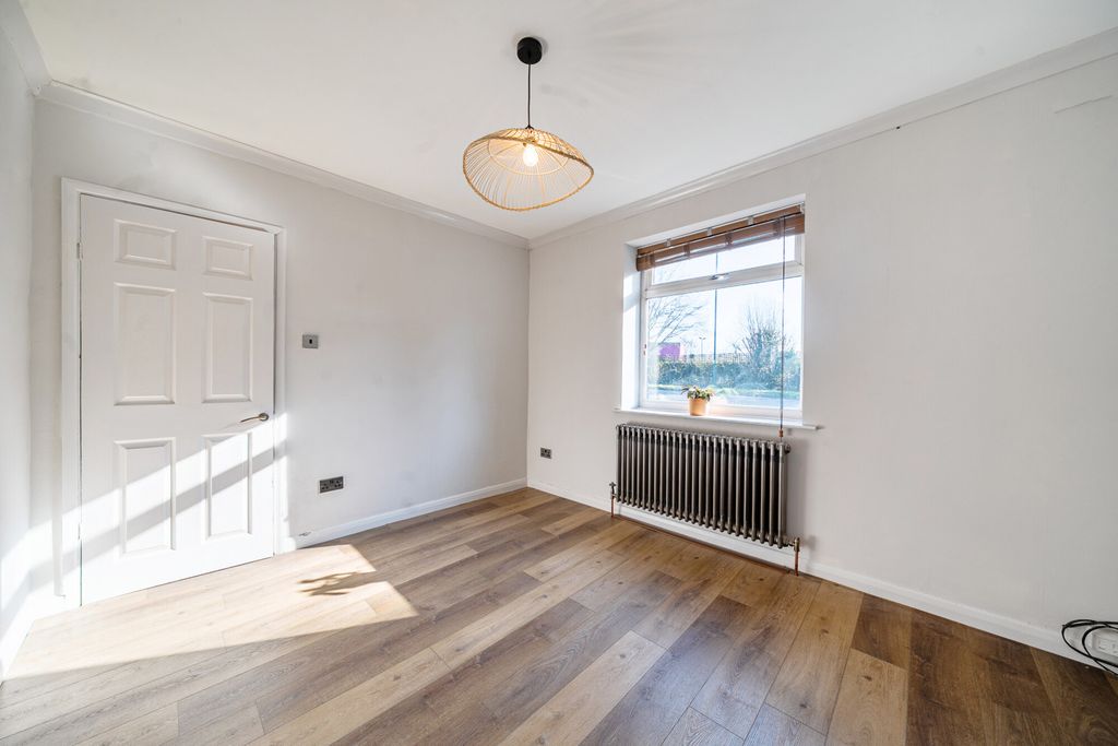 Property photo 2 of 17 1433035-17-69Bc28...