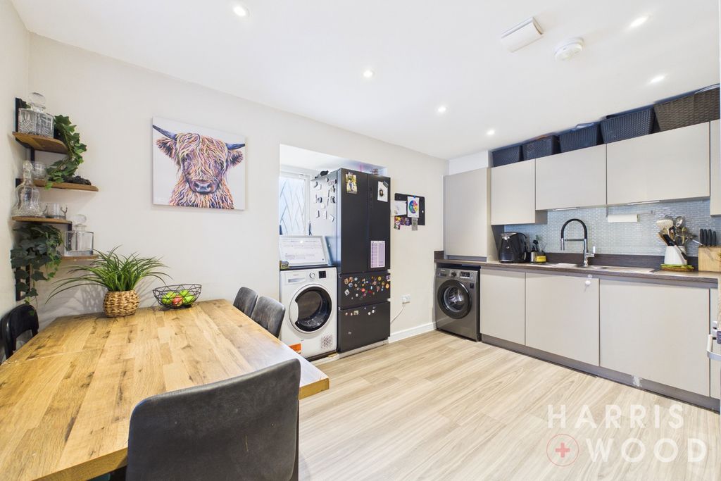 Property photo 2 of 31 5690602