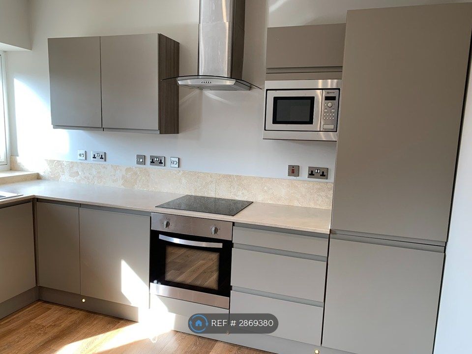 Property photo 3 of 15 Modern Kitchen With Integrated Appliances