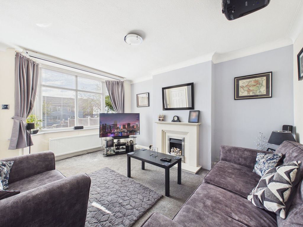 Property photo 3 of 21 Lounge