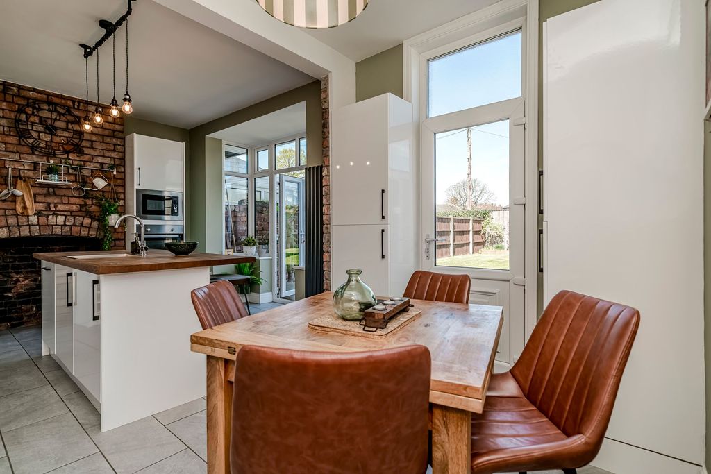 Property photo 3 of 43