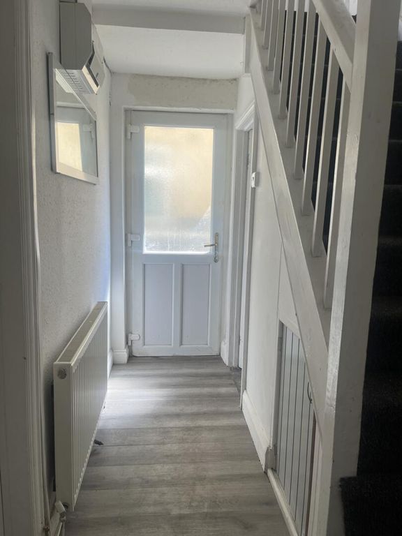 Property photo 1 of 2 Hallway