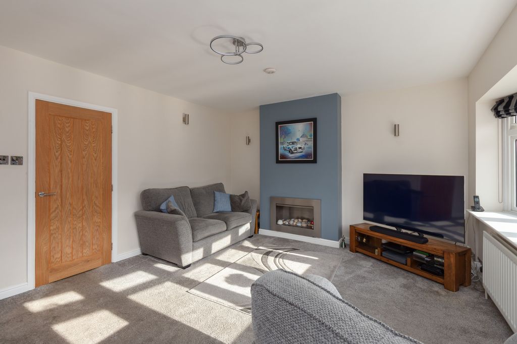 Property photo 3 of 25