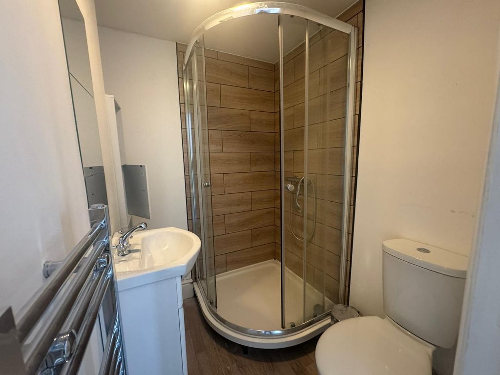Property photo 1 of 5 Bathroom