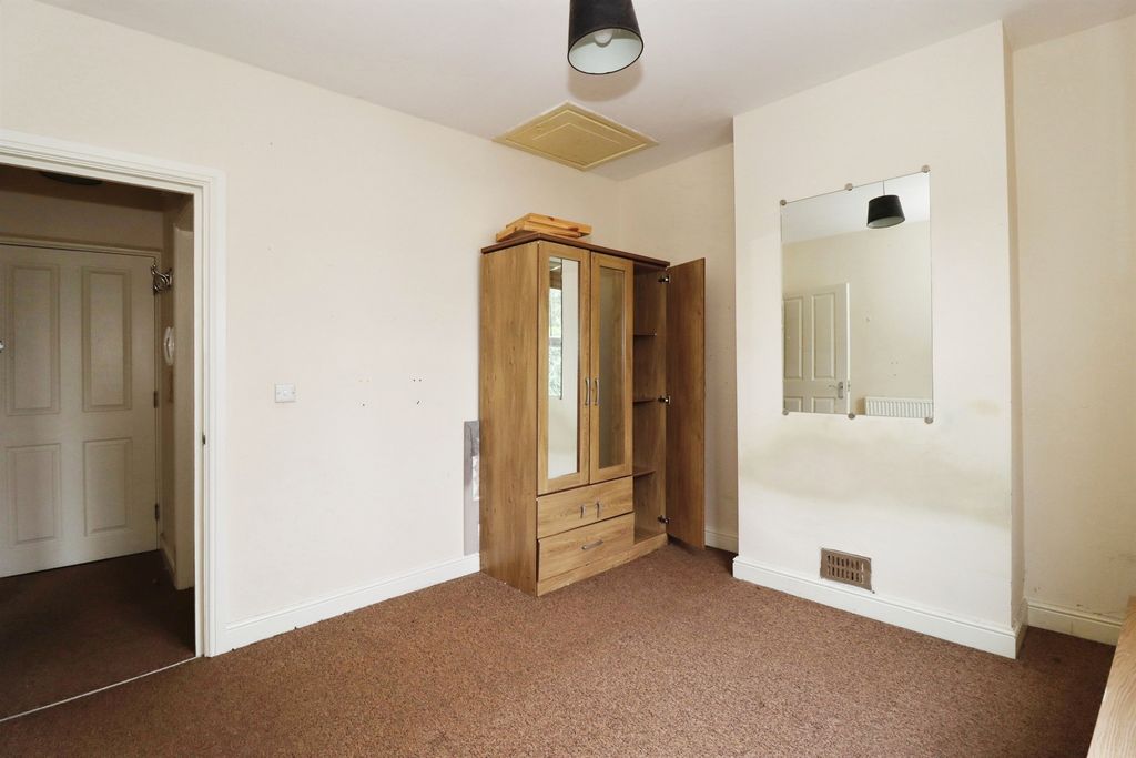 Property photo 2 of 33
