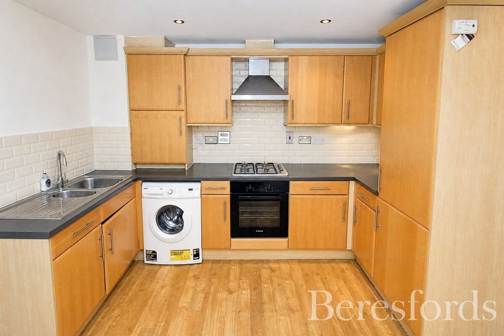 Property photo 2 of 7 Kitchen