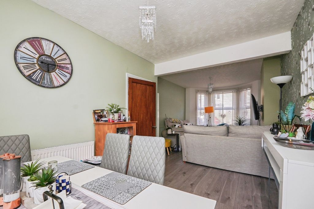 Property photo 3 of 18 Pbox-Img.Jpg