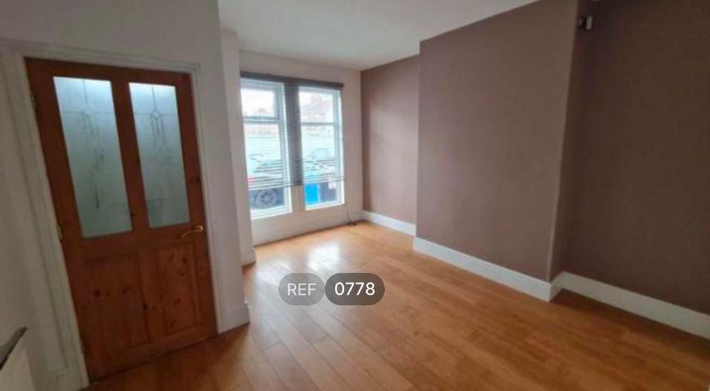 Property photo 2 of 7 Living Room