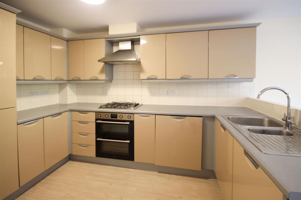 Property photo 3 of 18 Kitchen.Jpg