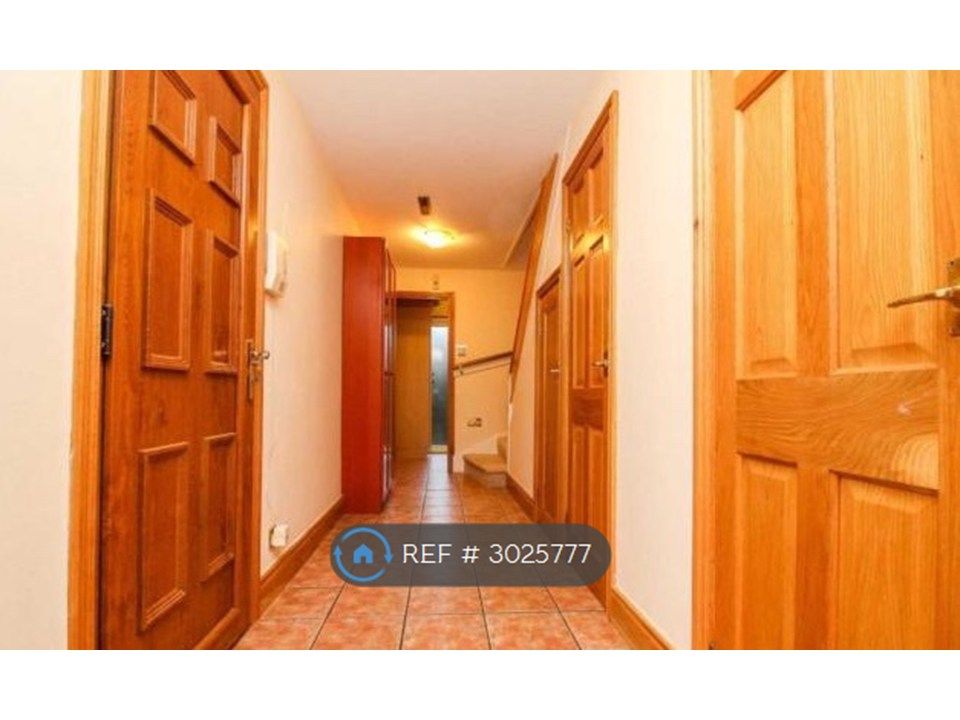 Property photo 3 of 13 Hallway